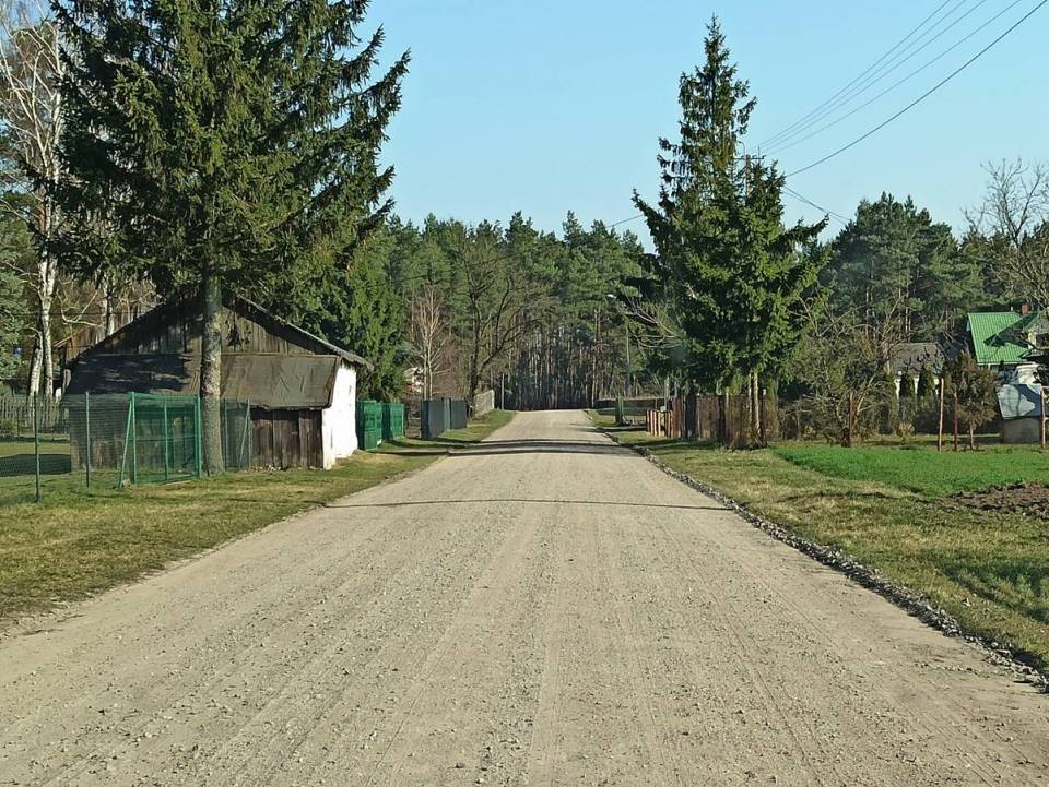 ZGKiM rozpoczął wyrównanie dróg na terenie gminy Warta