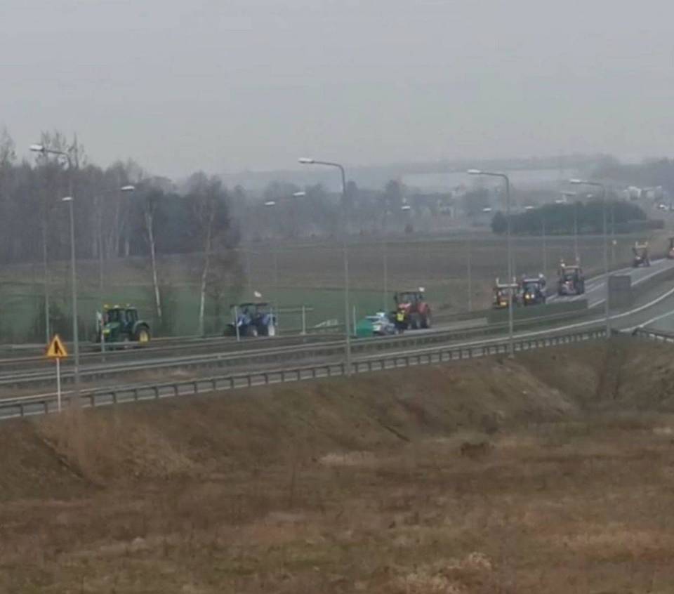 Uwaga! Utrudnienia na drogach powiatu sieradzkiego z powodu protestu rolników