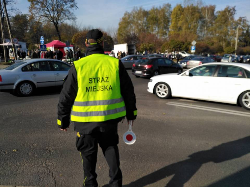 Wszystkich Świętych: zmiany w ruchu i apel o ostrożność. Sprawdź, gdzie będą utrudnienia